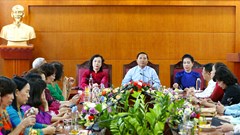 Câu lạc bộ Phụ nữ với di sản văn hoá về nguồn tại Đền thờ Hai Bà Trưng