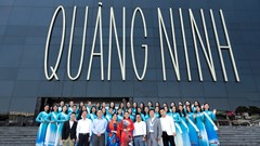 BTC Hoa hậu Biển đảo Việt Nam 2022 trao tặng trống đồng cho Bảo tàng Quảng Ninh