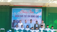 Trao sách, áo ấm đồng phục  cho học sinh nghèo dân tộc Thái ở xứ Thanh