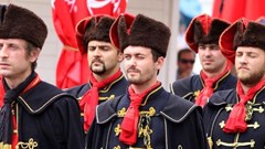 Chiếc cravat và chuyện sức mạnh mềm của quốc gia