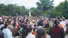Người làng Phong Nha chào đón Hoa hậu Biển đảo Đinh Như Phương về quê