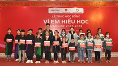Yên Bái: Trao học bổng “Vì em hiếu học” cho học sinh có hoàn cảnh khó khăn