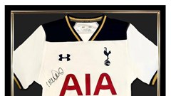 Áo đấu có chữ ký của các ngôi sao Tottenham được đấu giá, gây quỹ từ thiện tại Việt Nam