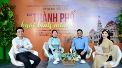 Giao lưu với các nghệ sĩ trong vở cải lương Thành phố buổi bình minh