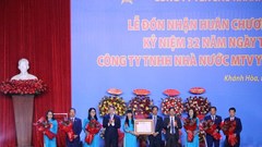 Công ty Yến sào Khánh Hòa đón nhận Huân chương Lao động Nhất