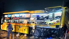 Tai nạn giao thông nghiêm trọng 2 người thiệt mạng, 13 người bị thương