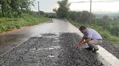 Tuyến đường giao thông biên giới cấp bách ở Gia Lai: Đầu tư 140 tỉ đồng và chưa hoàn thành đã... “nát”