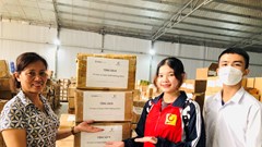 50 trường học và tổ chức nhận 10.000 cuốn sách tặng của Alpha Books và Trạm đọc