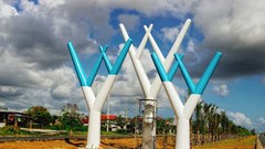 Công trình trụ sắt tự “gắn mác biểu tượng”... như chân gà?