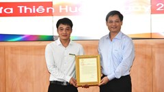 Trao Thư khen của Chủ tịch nước cho chàng trai lao xuống sông cứu người