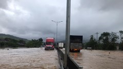 Thừa Thiên Huế: Mưa lớn diện rộng khiến Quốc lộ 1A ngập sâu, một người mất tích