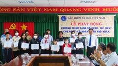 Trên 49,5 tỉ đồng để tặng sổ BHXH, thẻ BHYT cho người dân có hoàn cảnh khó khăn