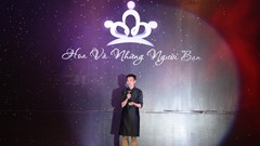 Độc đáo sự kiện kết hợp giữa hoa và thời trang