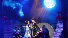 Sân khấu truyền thống nhộn nhịp mùa cuối năm
