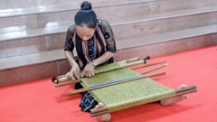 Đà Nẵng bảo tồn nghề dệt thổ cẩm của người Cơ Tu