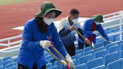 Thực hiện chỉ đạo khẩn của Bộ trưởng, sân Mỹ Đình được xử lý mặt sân cỏ và vệ sinh cảnh quan môi trường