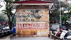 Phát lộ bức tường bích họa quảng cáo ngoài trời nhiều thập kỷ trước