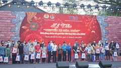 Chuyến xe ấm áp mang Tết đến với 1.500 công nhân