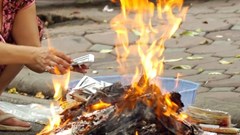 Hà Nội: Cảnh báo nguy cơ cháy nổ từ việc đốt vàng mã ngày Tết