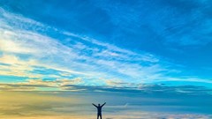 Ngọc Lê Ninh "đắt hàng" dịp năm mới với ca khúc "Hồn gió"