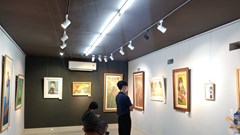 Triển lãm tranh lụa của các hoạ sĩ trẻ