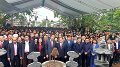 Dâng hương tưởng niệm Đại danh y Hải Thượng Lãn Ông Lê Hữu Trác