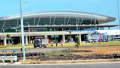 Nhân viên sân bay Phú Quốc trả lại tài sản cho khách