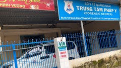 Giám đốc Trung tâm Pháp y Quảng Ngãi bị bắt giữ để điều tra về hành vi “nhận hối lộ”
