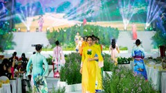 Nhà thiết kế Vũ Thảo Giang gây ấn tượng với bộ sưu tập áo dài “Việt Nam gấm hoa”