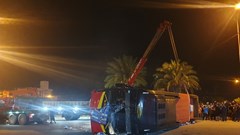 Bình Định: Va chạm giữa xe tải và xe khách, 13 người bị thương