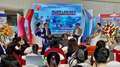 Người làm báo trong kỷ nguyên số: Tìm cơ hội trong thách thức