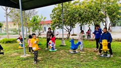 Câu lạc bộ DOC Hà Nội trao tặng khu vui chơi ngoài trời cho học sinh khuyết tật tỉnh Điện Biên