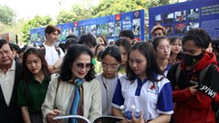 Triển lãm “Dấu ấn 70 năm Điện ảnh cách mạng Việt Nam” đến với sinh viên