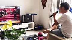 Cách nào ngăn chặn​​​​​​​ “hung thần karaoke”?