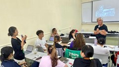 Nhà báo Nick Út “tiếp lửa” cho sinh viên báo chí