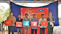 Nghĩa tình của bộ đội​​​​​​​ với người dân vùng sâu tỉnh Chămpasak