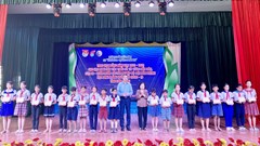 Trao học bổng Vừ A Dính và CLB 'Vì Hoàng Sa - Trường Sa thân yêu' tại Kiên Giang