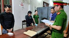 Văn thư trường học làm giả 10 bộ học bạ với giá 200 triệu đồng