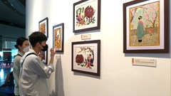 Triển lãm tranh ghép từ vải lụa của người khuyết tật