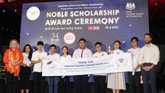 Trao học bổng cho sinh viên vượt khó học tốt và tích cực tham gia hoạt động vì cộng đồng