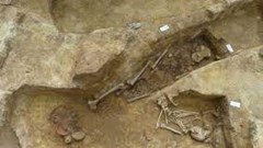 Khai quật nghĩa địa cổ niên đại 2.000 năm bên cạnh nhà ga xe lửa Paris