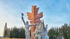 Bến Tre: Khánh thành công trình nâng cấp và chuyển chất liệu tượng đài Đồng Khởi