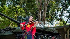 Nghe ​​​​​​​"Đất nước trọn niềm vui” qua tiếng đàn violon của Trịnh Minh Hiền