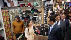 Thăm hỏi bà con Việt Nam tại Nga