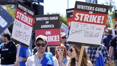 Nền tảng trực tuyến phá vỡ nhiều giá trị truyền thống