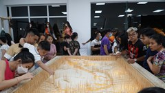 Người sáng tạo nghệ thuật độc đáo từ tăm giang