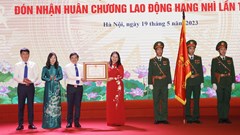 Trường Lê Duẩn lần thứ 2 đón nhận Huân chương Lao động hạng Nhì