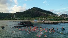 Gần 250 VĐV tham gia Giải bơi vượt biển Lý Sơn