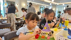 “Chạm vào nghệ thuật” từ chất liệu dân gian