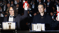 Truyền thông quốc tế khen ngợi Bên trong vỏ kén vàng